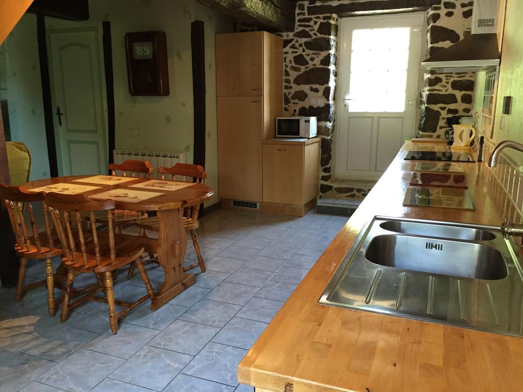 Gites Au Clos Du Lit Saint-Aaron Exterior photo
