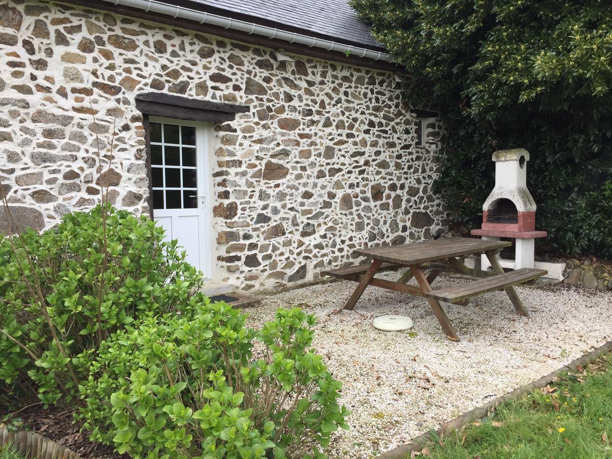 Gites Au Clos Du Lit Saint-Aaron Exterior photo