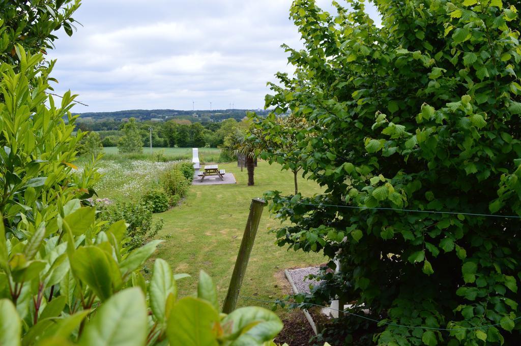 Gites Au Clos Du Lit Saint-Aaron Exterior photo